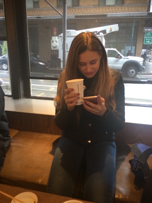 Förmiddagsfika med 14-åring. Jag har varit anti-Starbucks länge, men nu har jag konverterat. De har så himla bra WiFi! ;-)